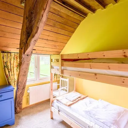 Prachtig Vrijstaand Familiehuis Op Groot Perceel