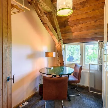 Prachtig Vrijstaand Familiehuis Op Groot Perceel بيت للعطل *