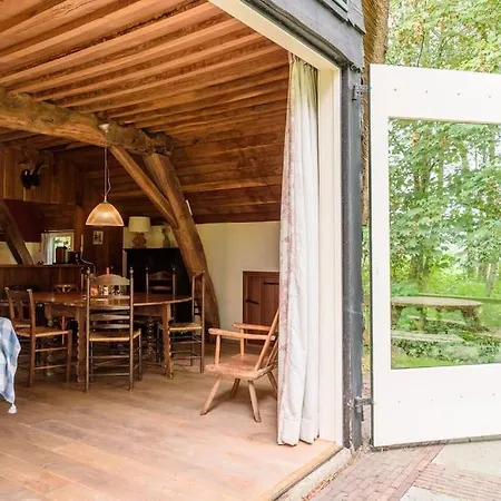 Prachtig Vrijstaand Familiehuis Op Groot Perceel