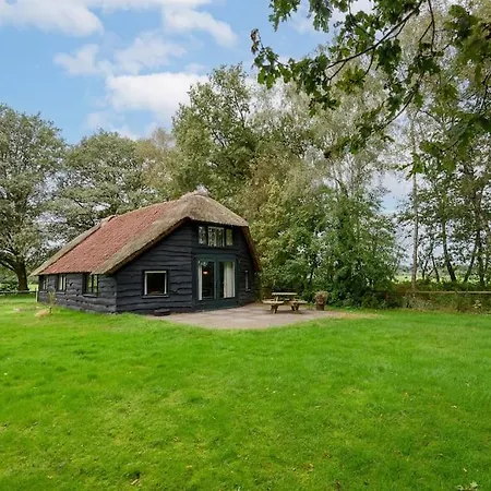 Prachtig Vrijstaand Familiehuis Op Groot Perceel