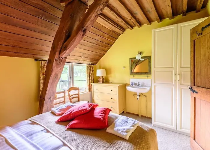 Prachtig Vrijstaand Familiehuis Op Groot Perceel Semesterbostad *