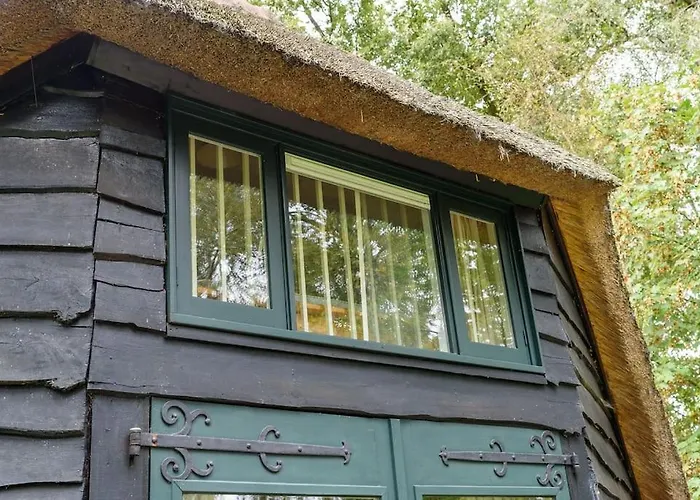 Prachtig Vrijstaand Familiehuis Op Groot Perceel Semesterbostad *