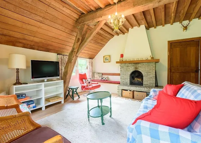 Prachtig Vrijstaand Familiehuis Op Groot Perceel Semesterbostad