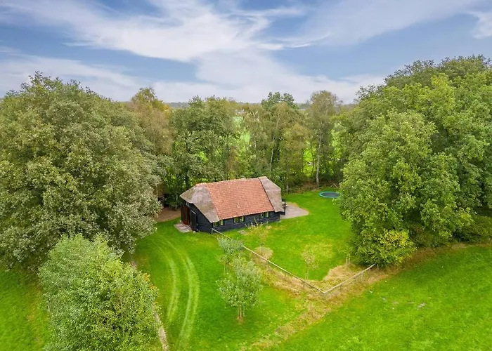 Prachtig Vrijstaand Familiehuis Op Groot Perceel Semesterbostad