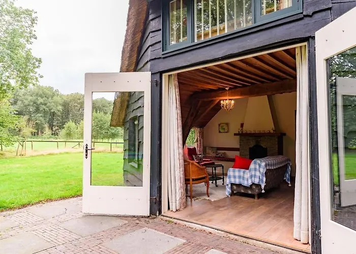 Prachtig Vrijstaand Familiehuis Op Groot Perceel Semesterbostad