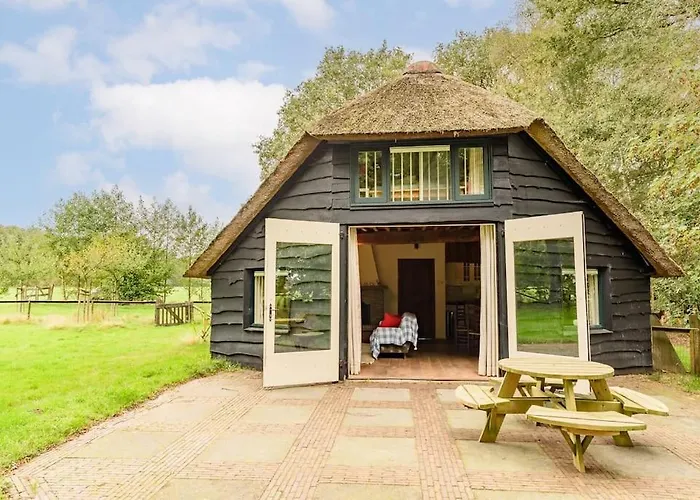 Prachtig Vrijstaand Familiehuis Op Groot Perceel Semesterbostad