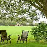 Holiday home Prachtig Vrijstaand Familiehuis Op Groot Perceel