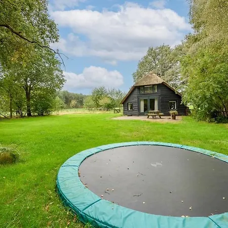 Casa de Férias Prachtig Vrijstaand Familiehuis Op Groot Perceel Scherpenzeel (Gelderland)